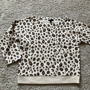 J.CREW LEOPARD PRINT SWEATSHIRT. SIZE: M.  A CLASSIC PULLOVER SWEATSHIRT.